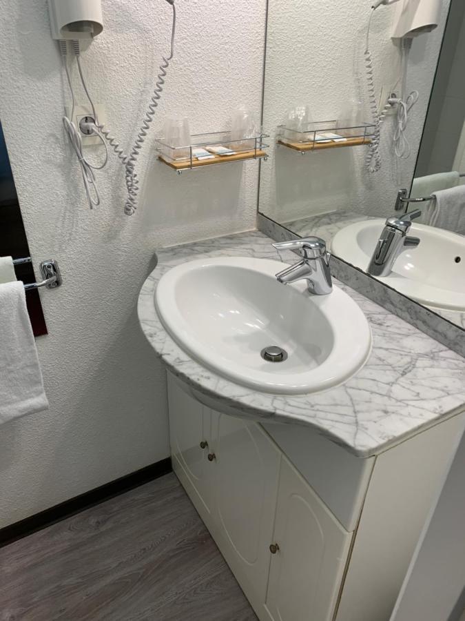 Everhotel De Tarbes-Ibos Exteriör bild