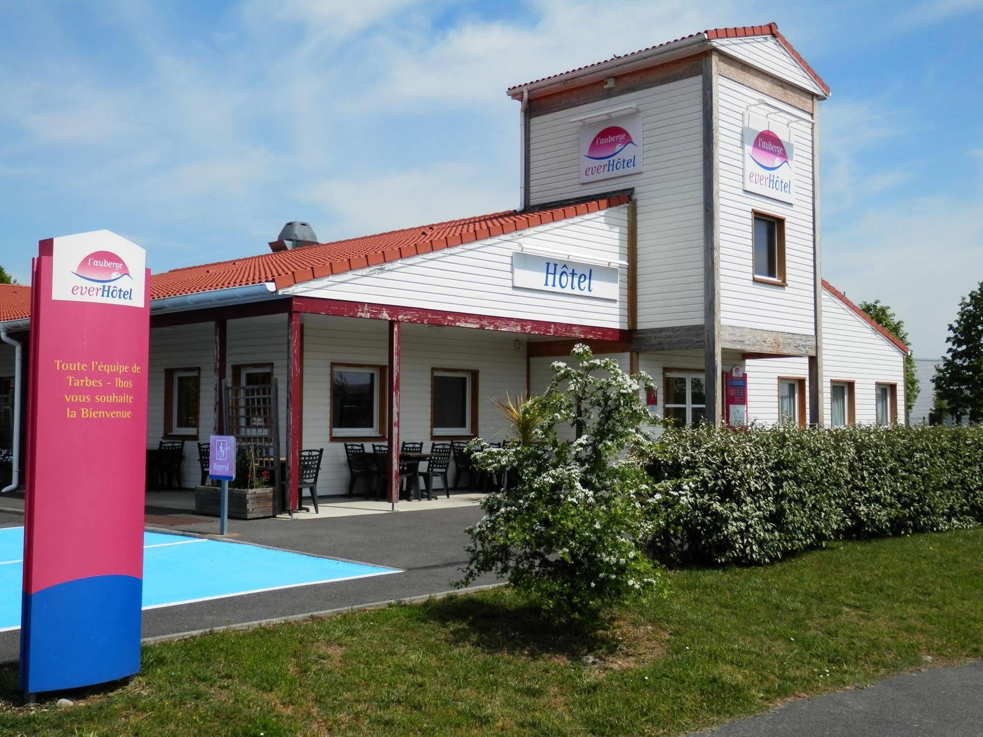 Everhotel De Tarbes-Ibos Exteriör bild