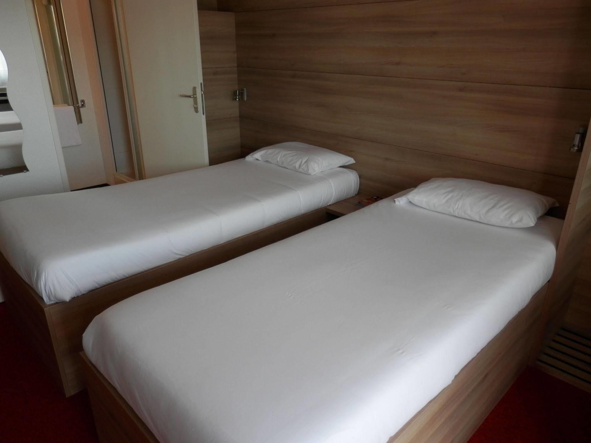 Everhotel De Tarbes-Ibos Exteriör bild