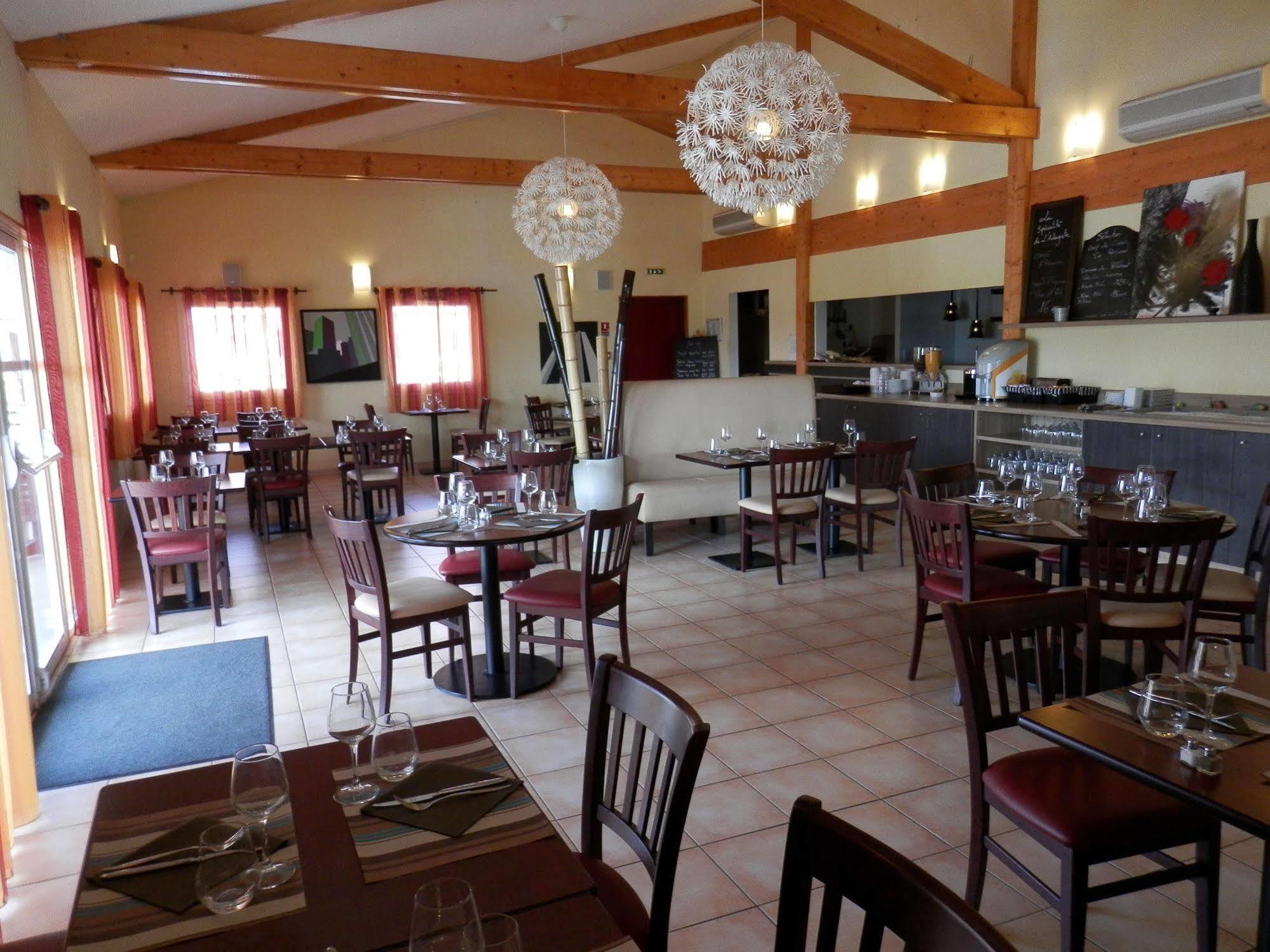 Everhotel De Tarbes-Ibos Exteriör bild